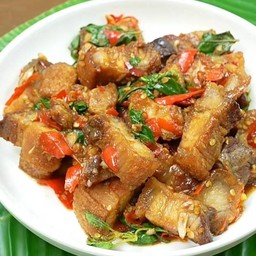 กระเพราหมูกรอบ