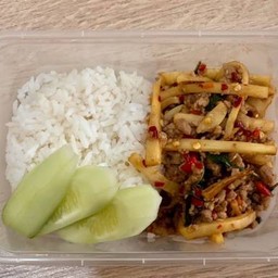 ข้าวกะเพราหน่อไม้