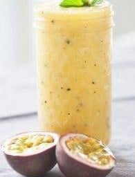 เสาวรสปั่นพีช. Passion fruit and peach smoothie