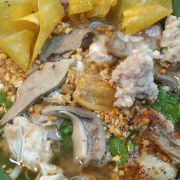 ก๋วยเตี๋ยวหมูต้มยําราคา70บาท