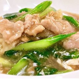 ราดหน้าเส้นใหญ่หมู