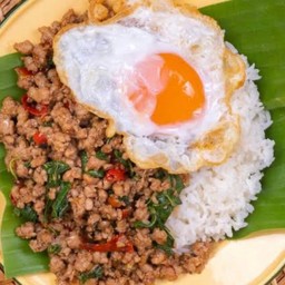 ข้าวกระเพราหมูสับ + ไข่ดาว