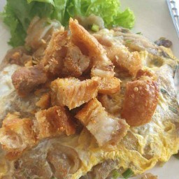 ก๋วยเตี๋ยวคั่วหมูกรอบ