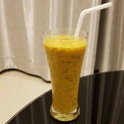 พีชปั่นมะม่วง เสาวรส. Peach, mango, passion fruit smoothie