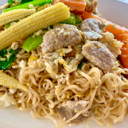 ผัดมาม่า หมู/ไก่