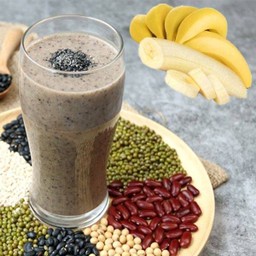ถั่วปั่นนมสด กล้วยหอม. Nuts Smoothie with Fresh Milk and Banana