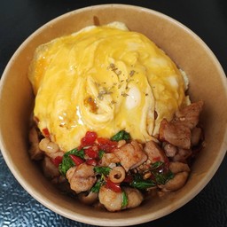 ข้าวไข่ข้น - กะเพราหมูชิ้น