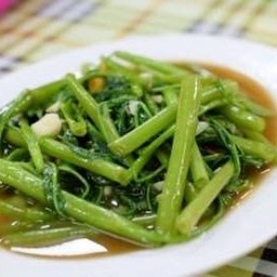 Stir-fried Morning Glory in Oystor Sauce ผัดผักบุ้งไฟแดง