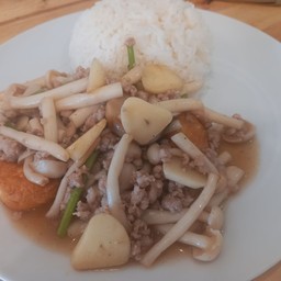 ข้าวหมูสับผัดเห็ดเต้าหู้