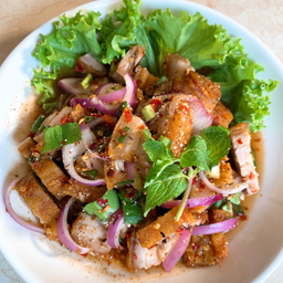 ลาบหมูกรอบ
