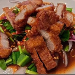 ยำหมูกรอบ