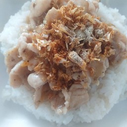 ไก่กระเทียมราดข้าว