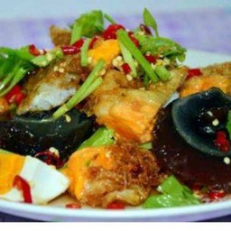 ยำ 3 ไข่ กับข้าว