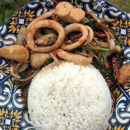 กระเพราทะเลราดข้าว