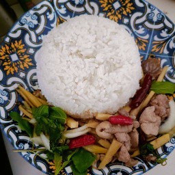 ผัดพริดสดไก่หน่อไม้