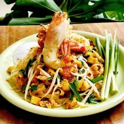 บ้าหมูกรอบ | ผัดไทย กะเพรา คั่วพริกเกลือ แจ้งวัฒนะ