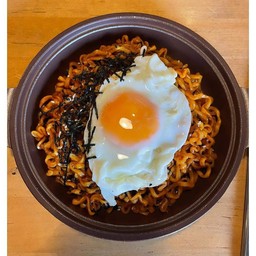 มาม่าเผ็ดไข่ดาว