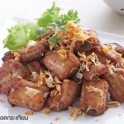 ซี่โครงหมูทอดกระเทียม