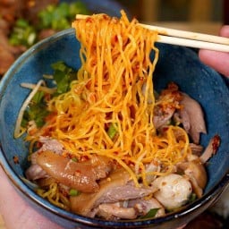 บะหมี่ขาหมูต้มยํา