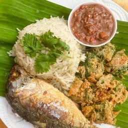 ข้าวมันปลาทู แถมฟรี ชุดน้ำพริกกะปิ+ไข่ชะอม