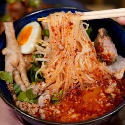 ก๋วยเตี๋ยวต้มยําทรงเครื่อง