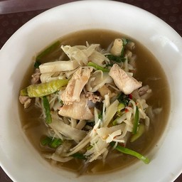 แกงไก่ใส่หน่อไม้ส้ม