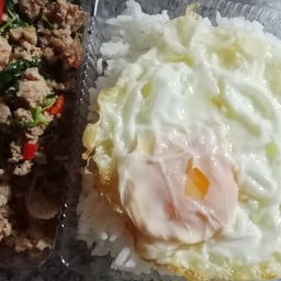 ญิ๋งสุ ข้าวไข่เจียว&แกงชุด