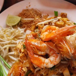 ผัดไทกุ้งสดสูตรดั้งเดิมรุ่งรัตน์