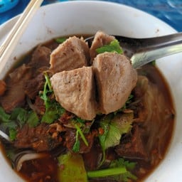 เหลาเนื้อน่องลาย กะเพราเนื้อเผ็ด ลาดปลาดุก