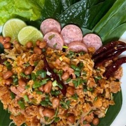 ยำแหนมข้าวทอดอินดี้