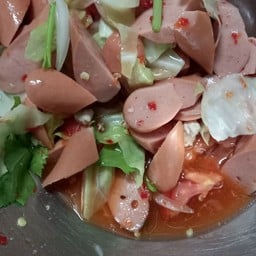 ยำไส้กรอก