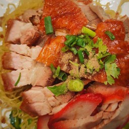 บะหมี่เป็ด+หมูแดง+หมูกรอบ