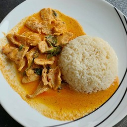 พะแนงหมูราดข้าว