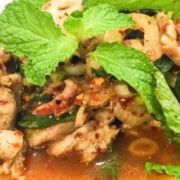 นำ้ตกหมูสด (หมูไม่ได้ย่างนะ)เป็นกับข้าว