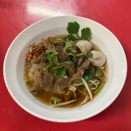 หมูตุ๋น ขาหมู จอมยุทธิ์