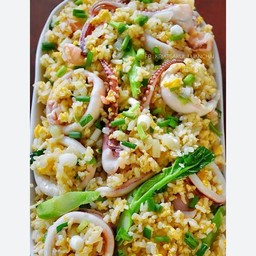 ข้าวผัดปลาหมึก