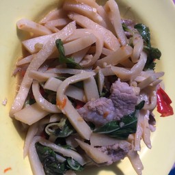 ข้าวราดหน่อไม้หมู