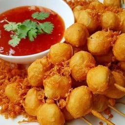 ลูกชิ้นหมูชุบแป้งทอด 1ชุด10ไม้