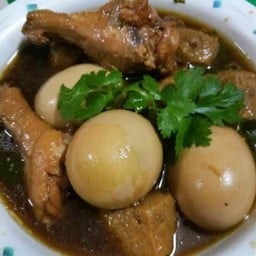 ไข่พะโล้น่องไก่ตุ๋น