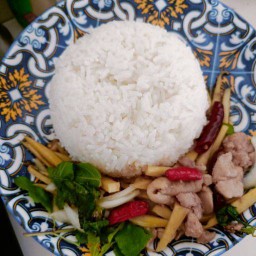 ผัดกระเพราหมูหน่อไม้