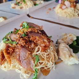 บะหมี่เกี๊ยวหมูย่างพิเศษ4ห่อฟรีบะหมี่หมูย่าง1ห่อ
