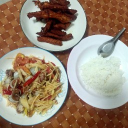 ข้าวกะเพรา & ส้มตำ by ยายเขียด บางกรวย -ไทรน้อย43