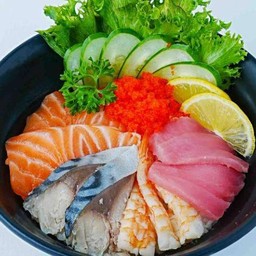 ข้าวหน้าปลาดิบรวม