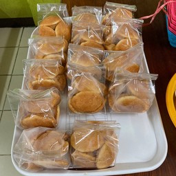 ขนมไข่ลูกเกด