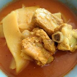 แกงส้มหน่อไม้ดองซี่โครงหมู