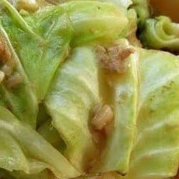 ผัดกะหล่ำปลี เสิร์ฟพร้อมข้าวหอมมะลิ  ฟรีน้ำซุป