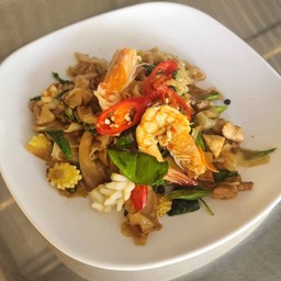 เส้นใหญ่ผัดขี้เมา