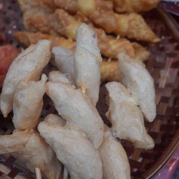 ลูกชิ้นปลาชุบแป้ง