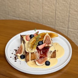 Vanilla berries toast