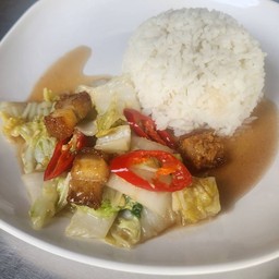 ผัดผักกาดขาวราดข้าว